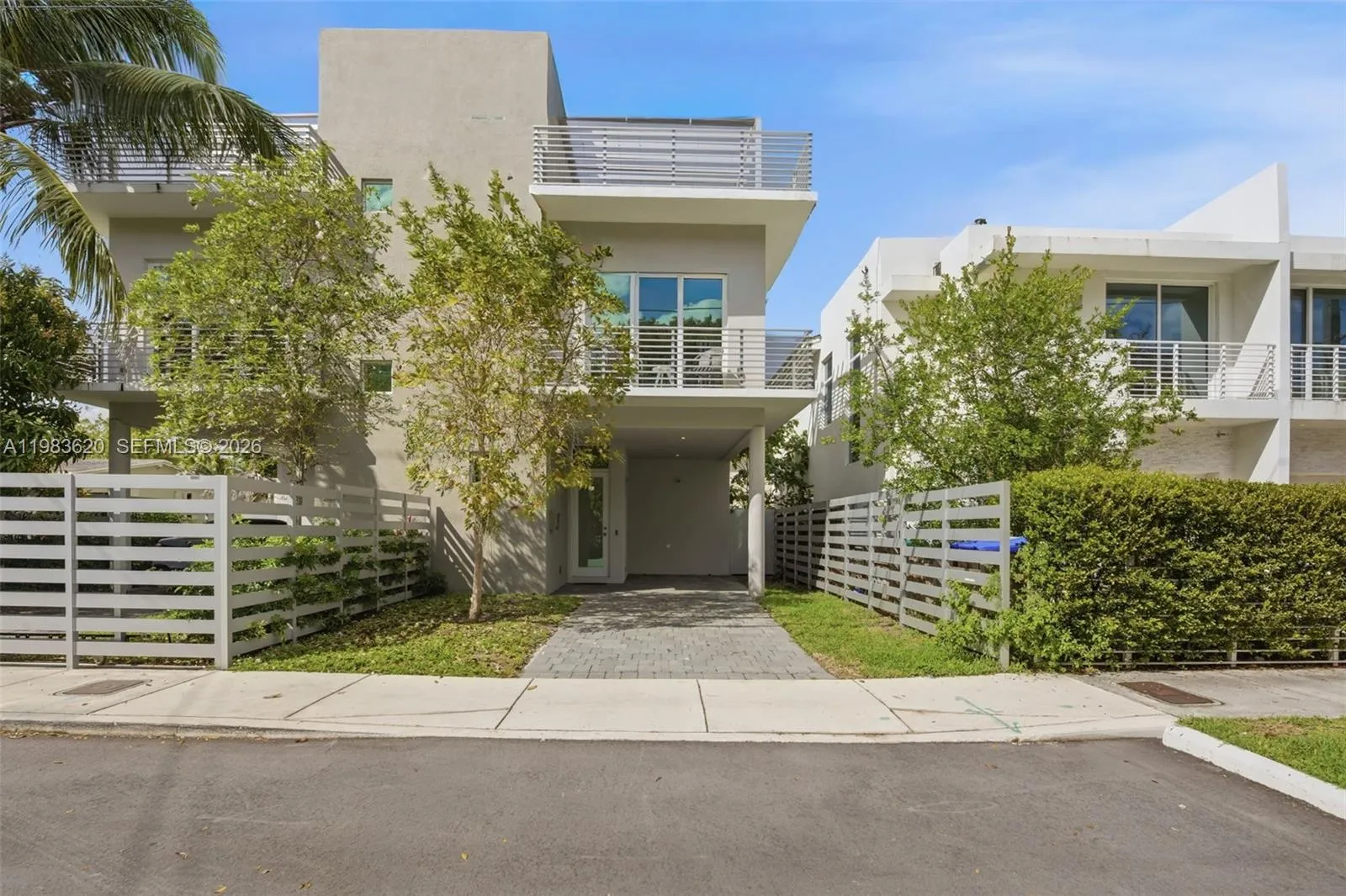 3 bedroom 2 bath for sale at 3525 Day Ave, Miami FL 33133