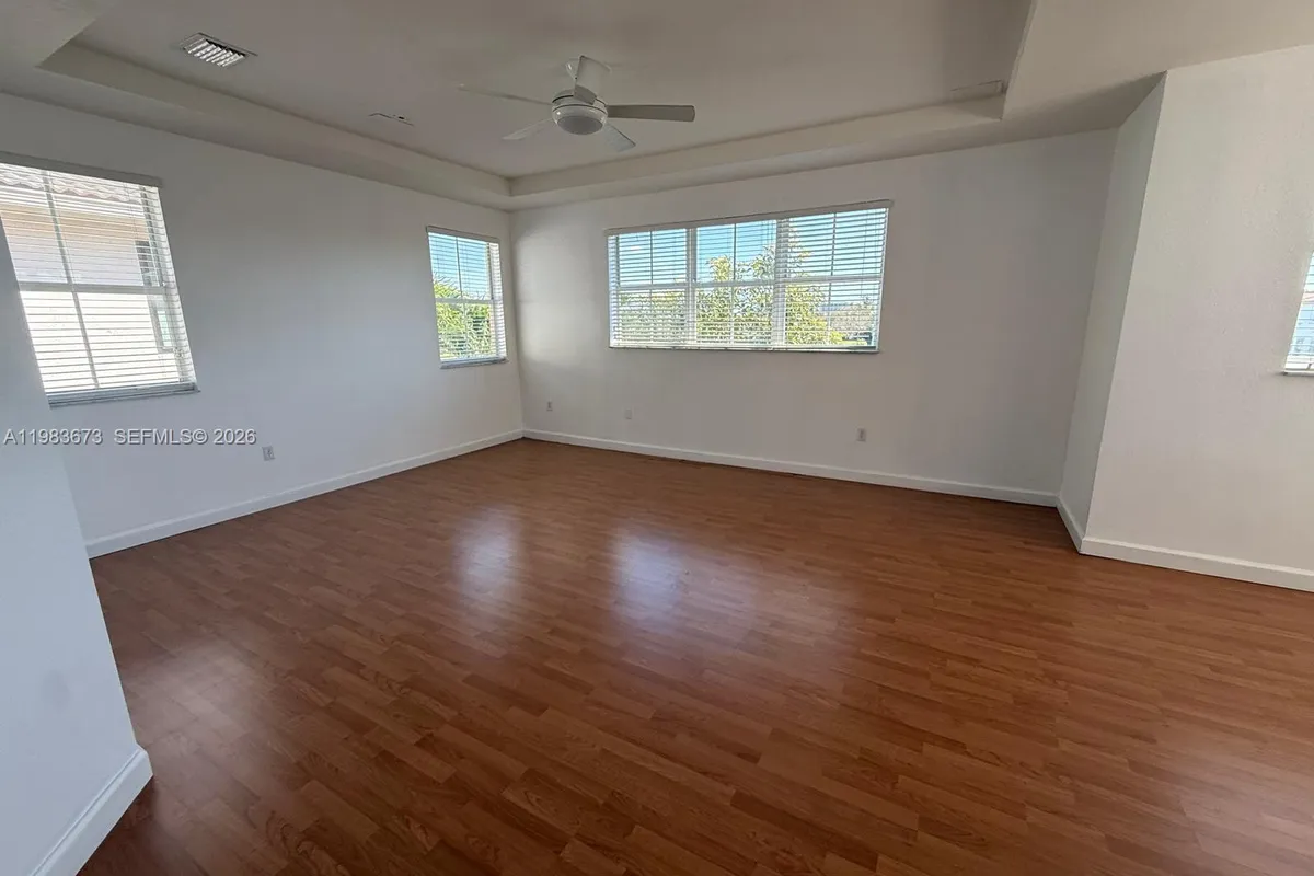 7943 NW 111th Ct, Doral FL 33178