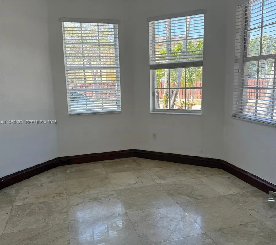 7943 NW 111th Ct, Doral FL 33178