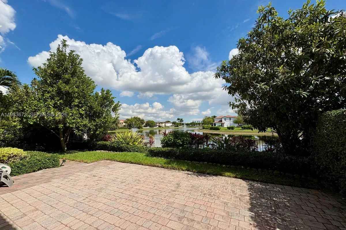 7943 NW 111th Ct, Doral FL 33178