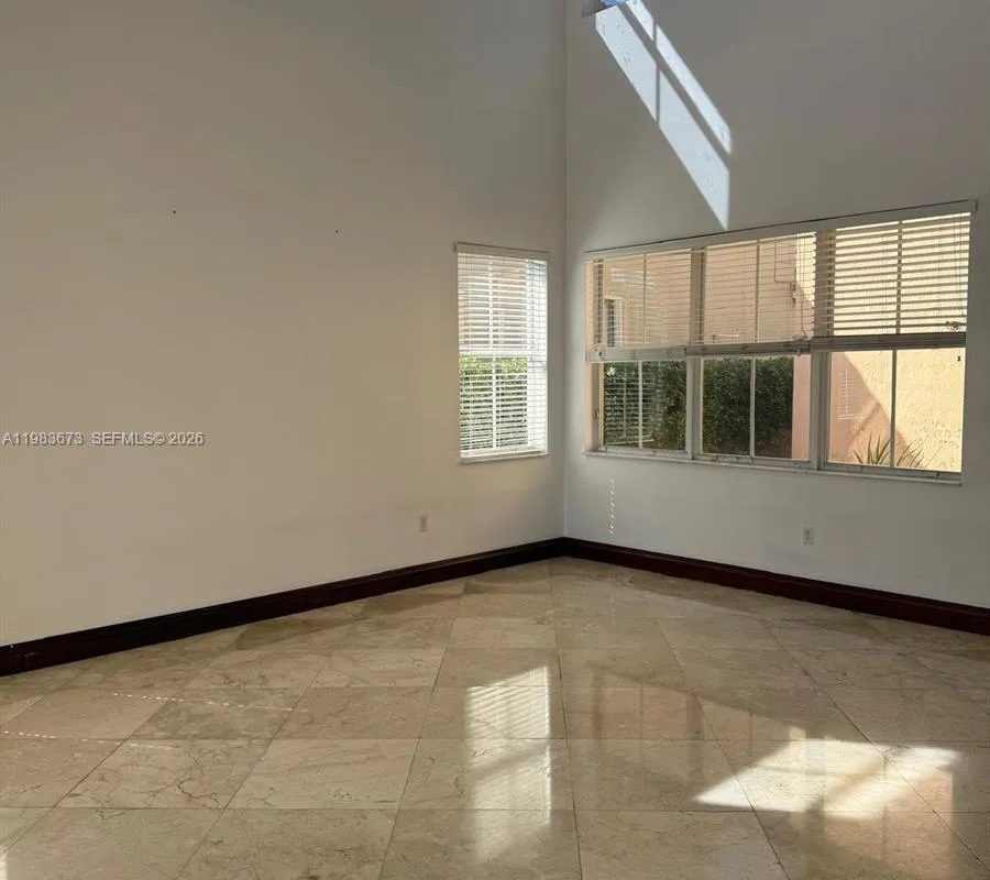 7943 NW 111th Ct, Doral FL 33178