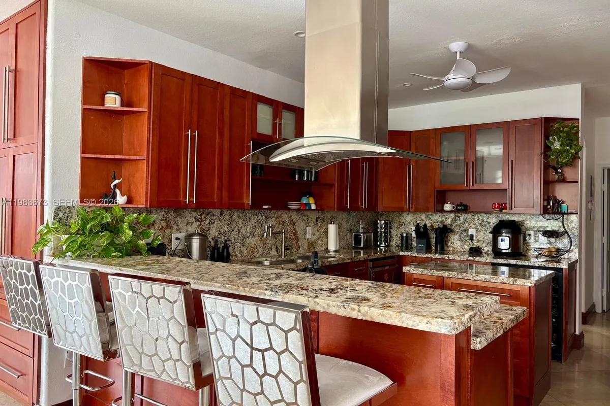 7943 NW 111th Ct, Doral FL 33178