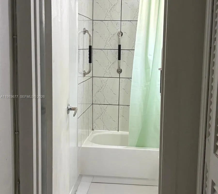 1735 NE 164th St # B203, North Miami Beach FL 33162