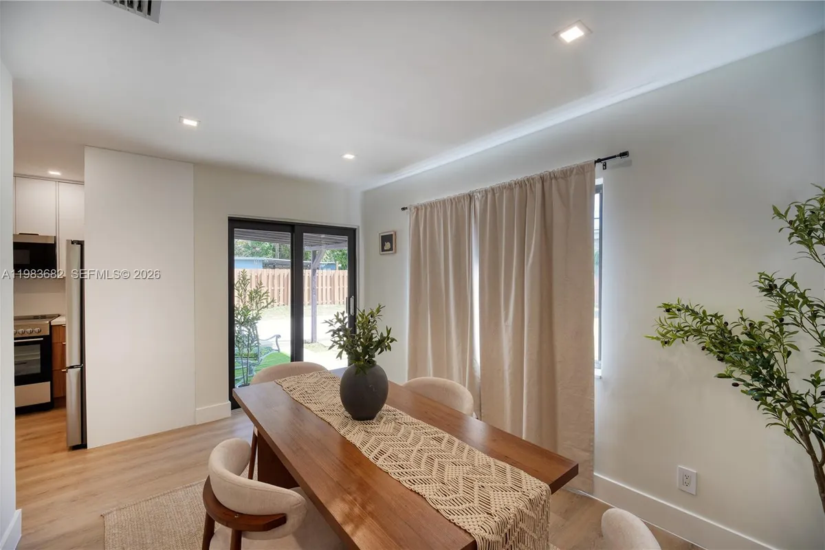 654 NW 45th St, Oakland Park FL 33309