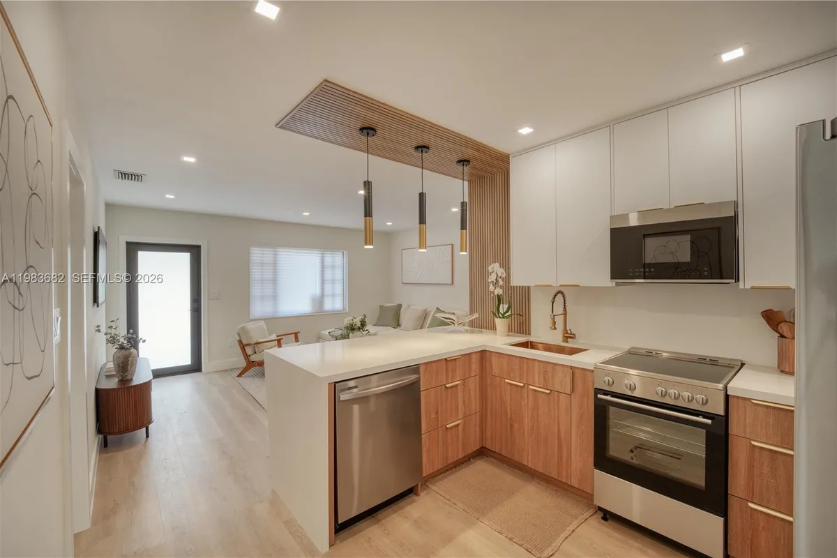 654 NW 45th St, Oakland Park FL 33309