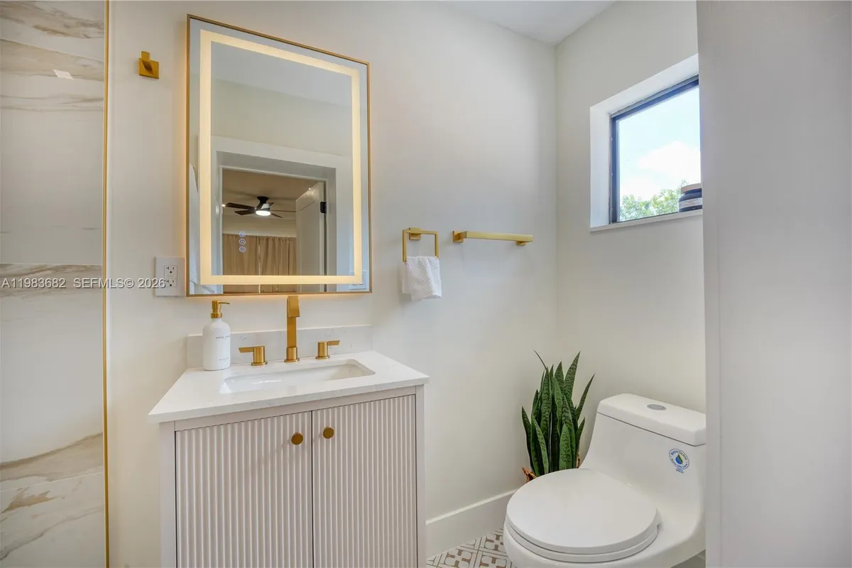 654 NW 45th St, Oakland Park FL 33309