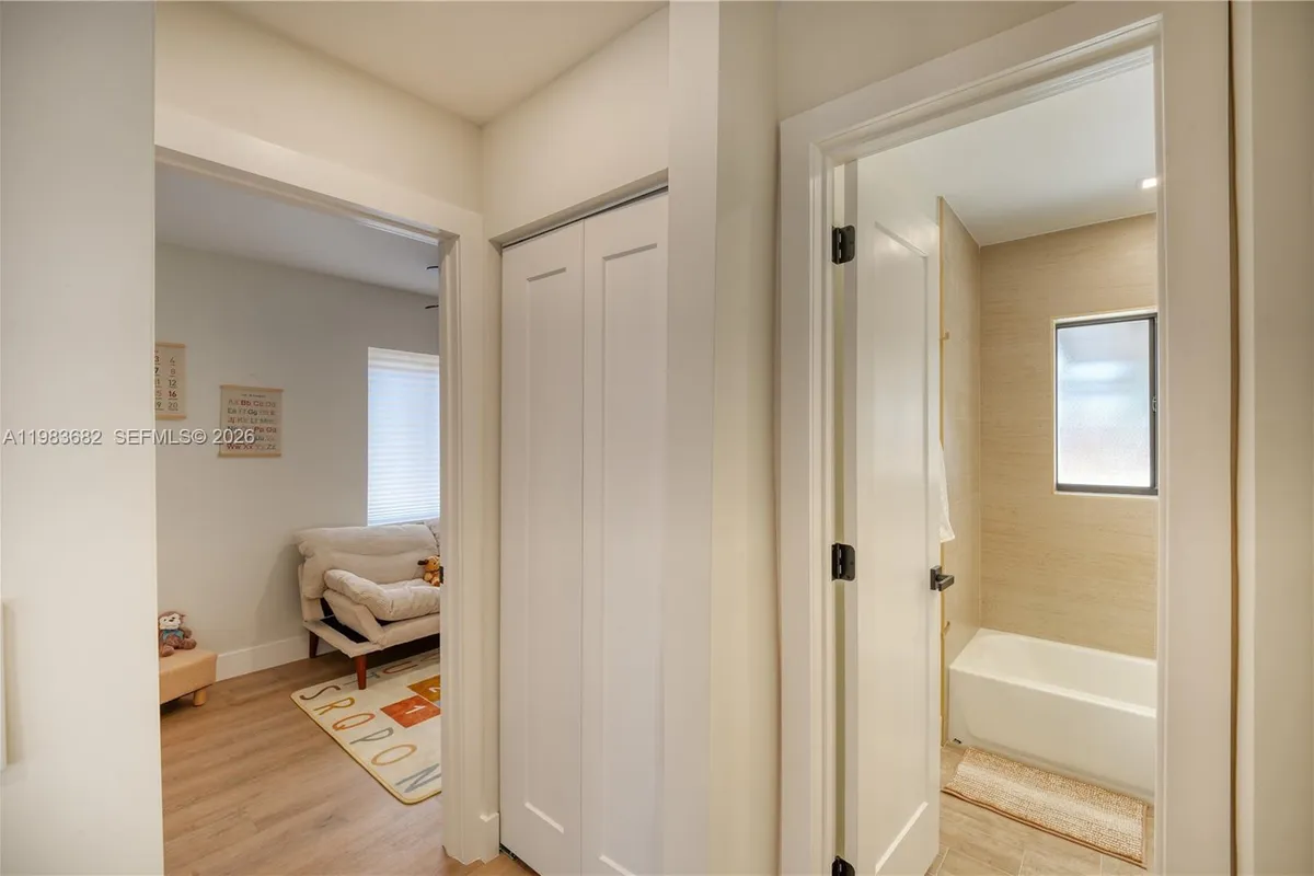 654 NW 45th St, Oakland Park FL 33309