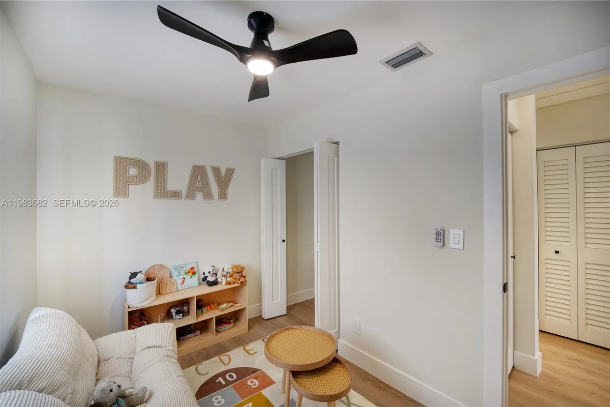 654 NW 45th St, Oakland Park FL 33309