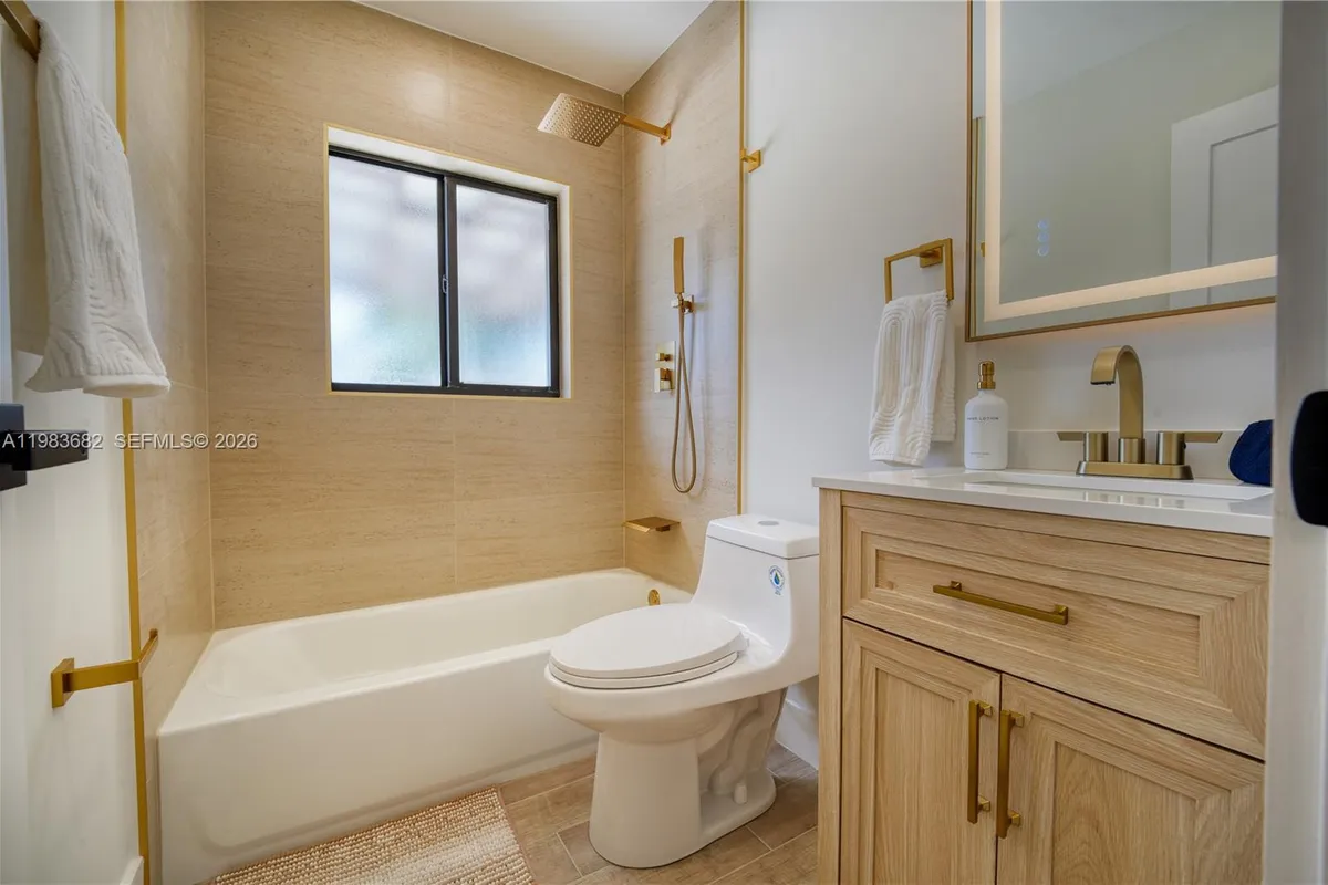 654 NW 45th St, Oakland Park FL 33309