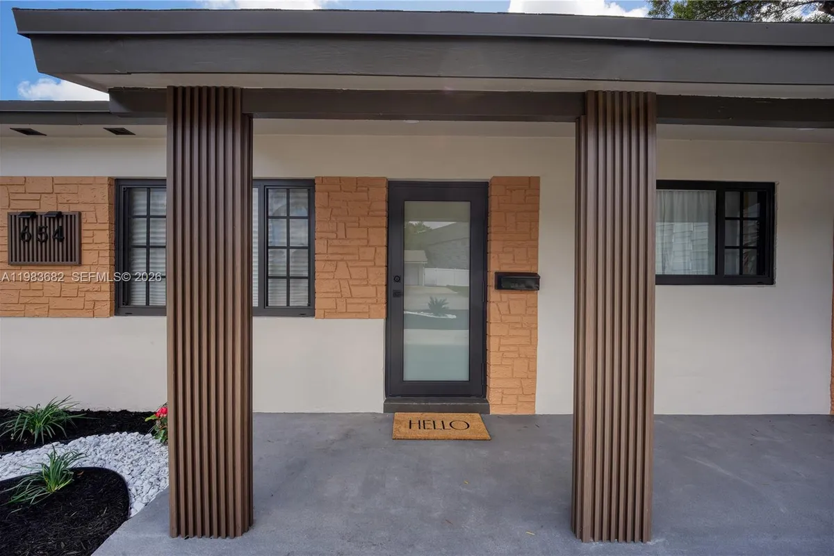 654 NW 45th St, Oakland Park FL 33309