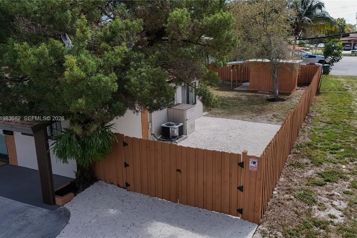 654 NW 45th St, Oakland Park FL 33309