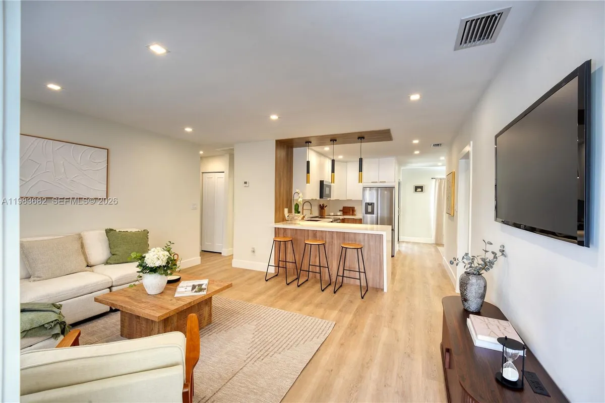 654 NW 45th St, Oakland Park FL 33309