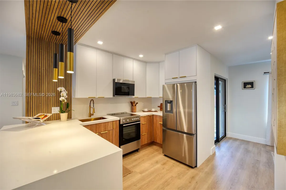 654 NW 45th St, Oakland Park FL 33309