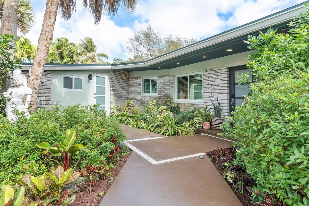 11377 W Biscayne Canal Rd, Miami FL 33161