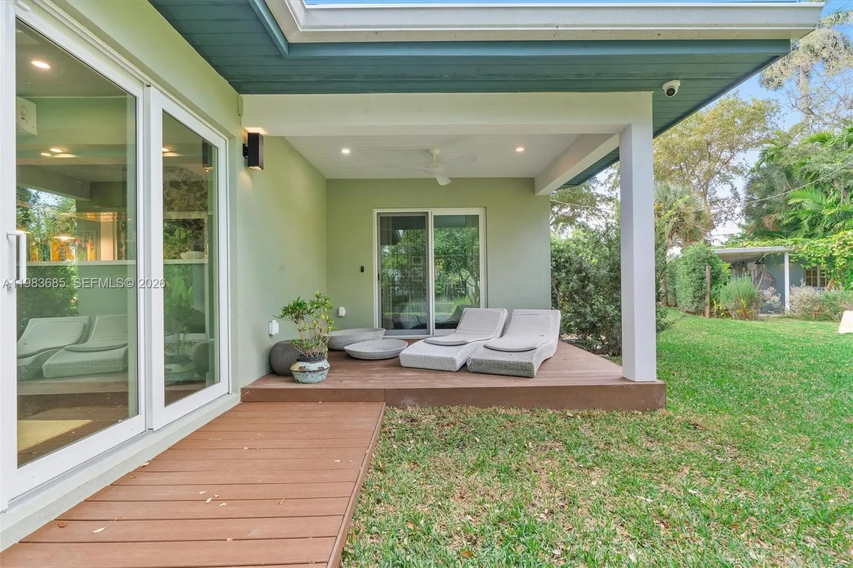 11377 W Biscayne Canal Rd, Miami FL 33161