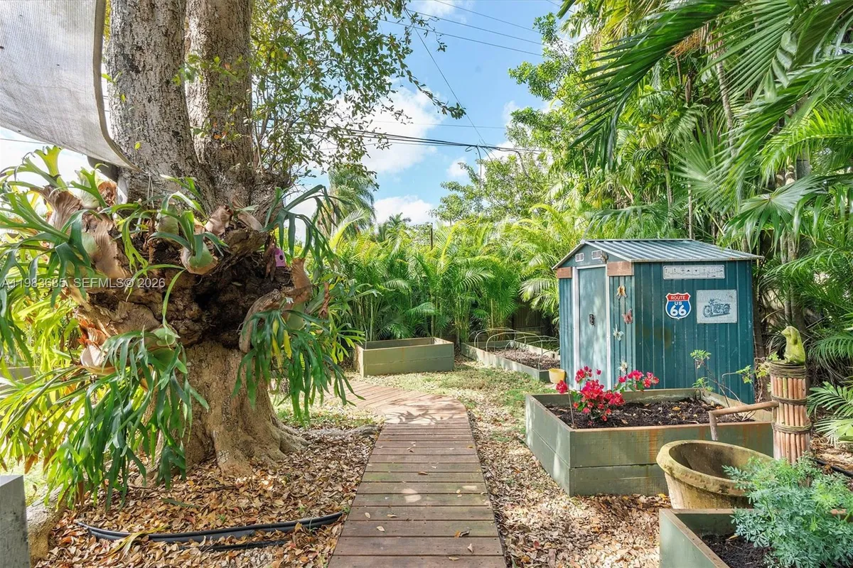 11377 W Biscayne Canal Rd, Miami FL 33161