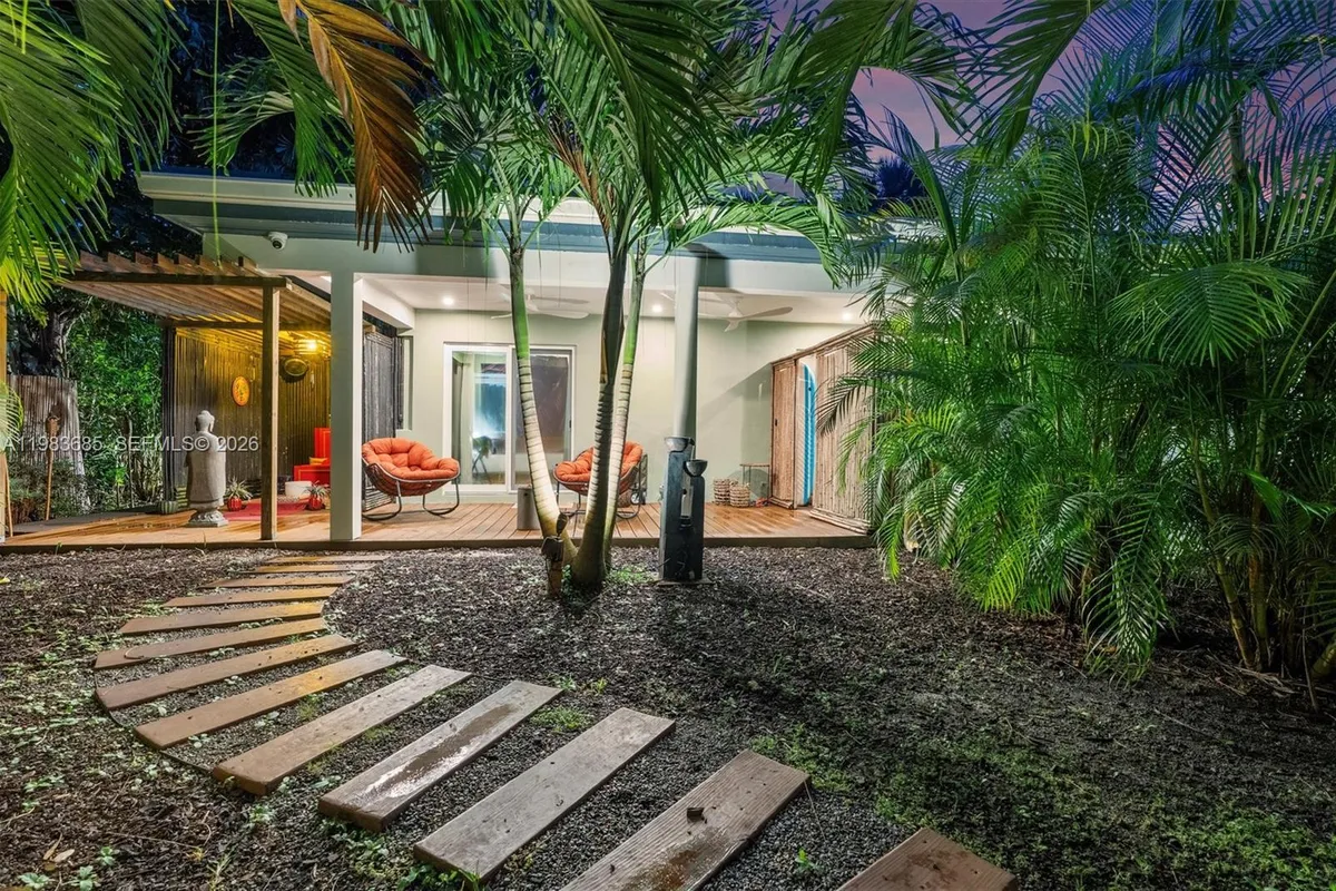 11377 W Biscayne Canal Rd, Miami FL 33161