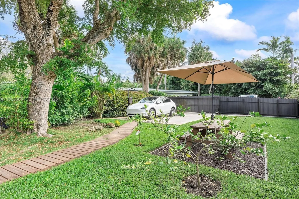 11377 W Biscayne Canal Rd, Miami FL 33161