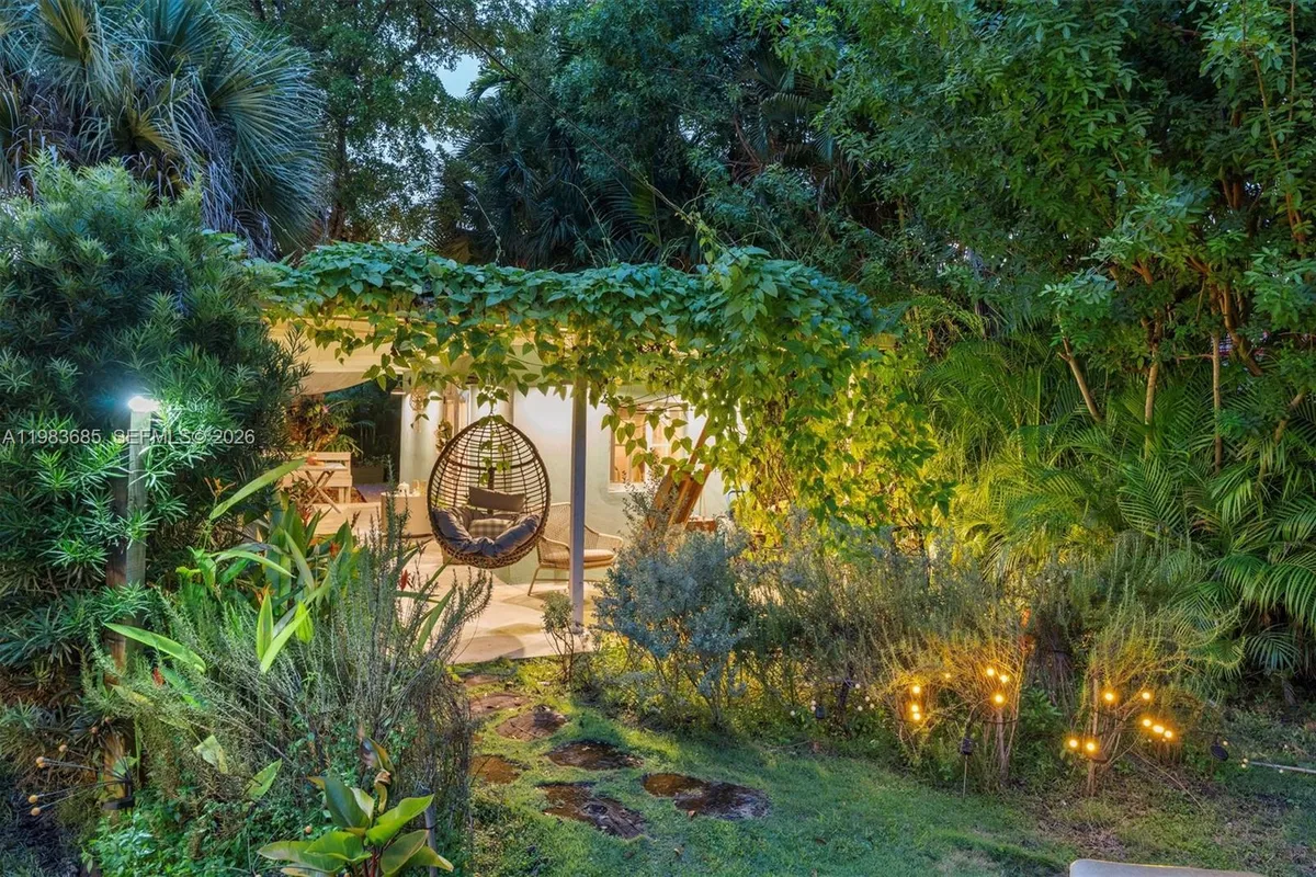 11377 W Biscayne Canal Rd, Miami FL 33161