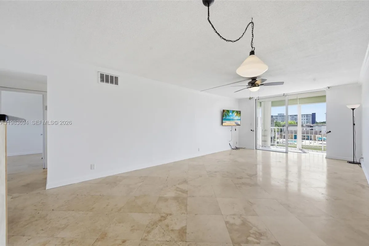 4320 Washington St # 410, Hollywood FL 33021