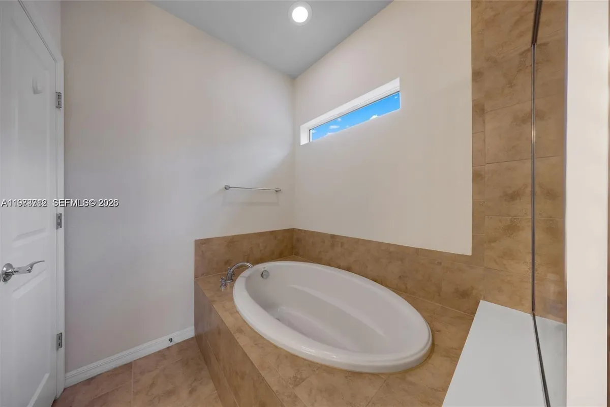 932 Banyan Dr, Hollywood FL 33021