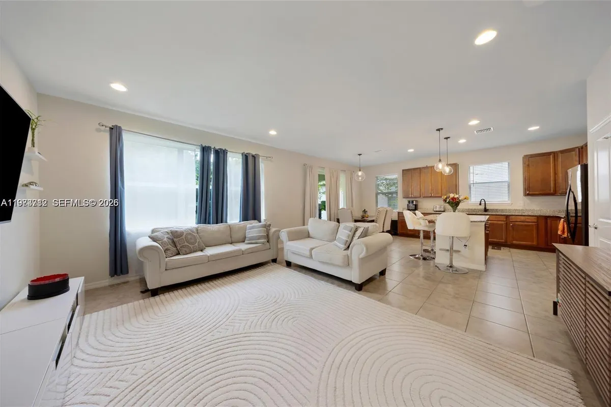 932 Banyan Dr, Hollywood FL 33021