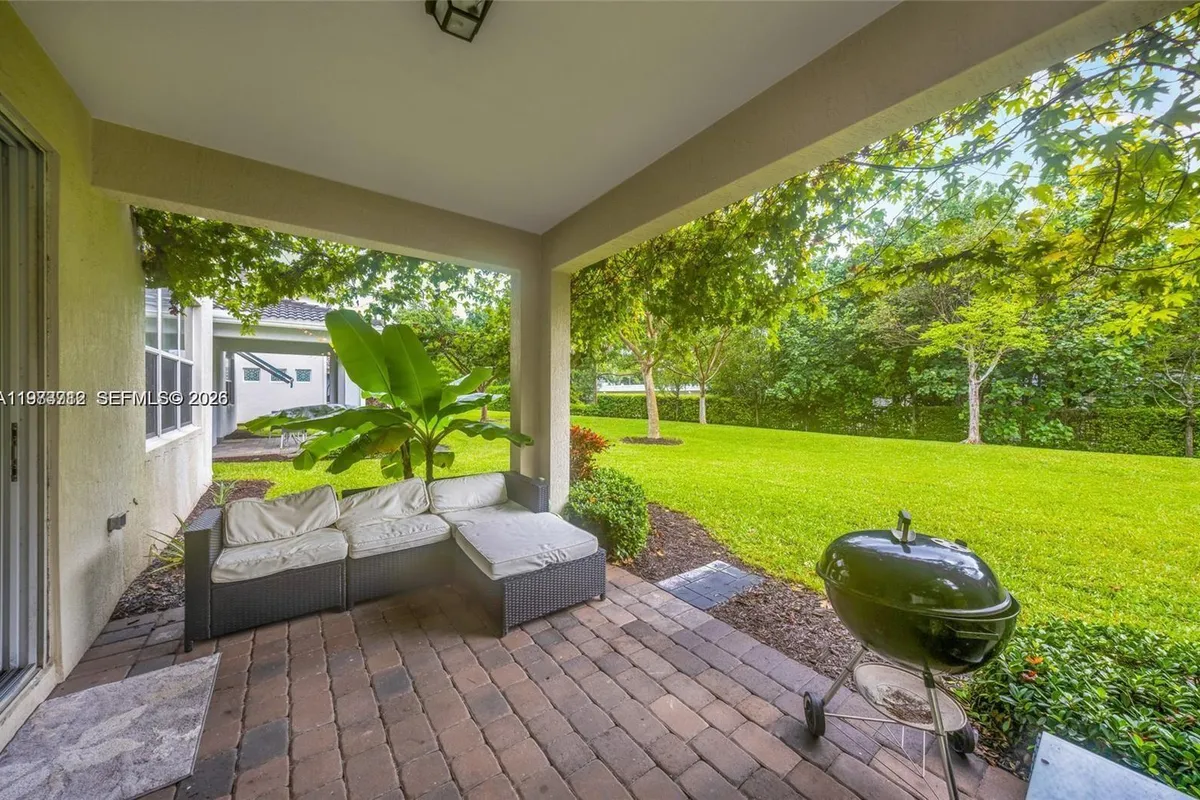 932 Banyan Dr, Hollywood FL 33021