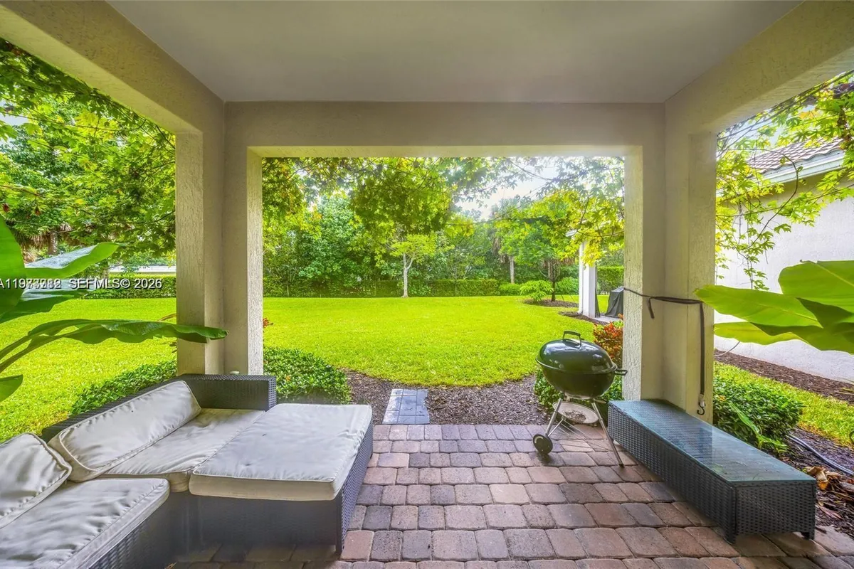 932 Banyan Dr, Hollywood FL 33021