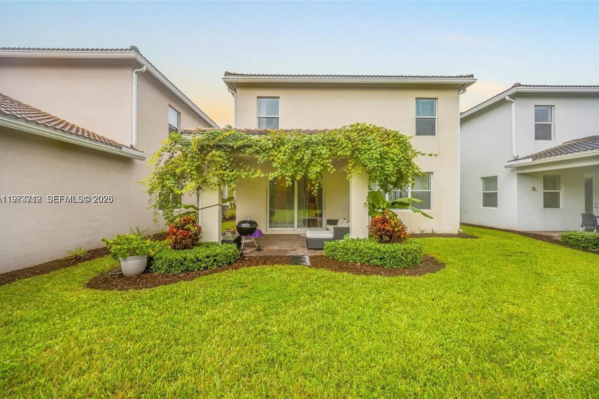 932 Banyan Dr, Hollywood FL 33021