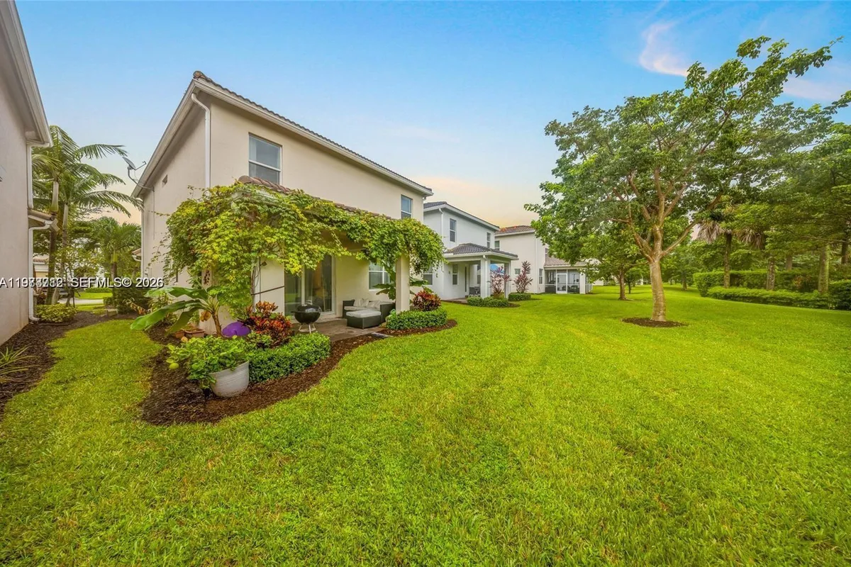 932 Banyan Dr, Hollywood FL 33021