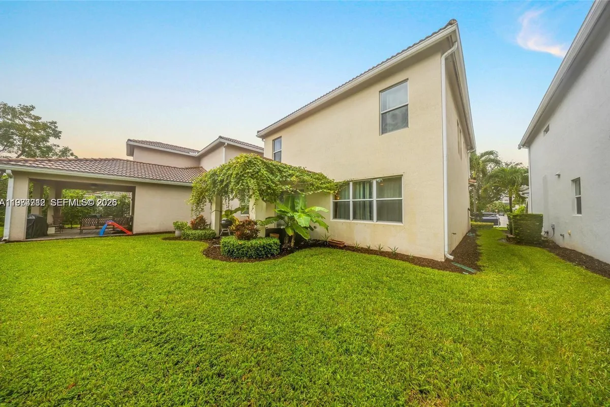 932 Banyan Dr, Hollywood FL 33021