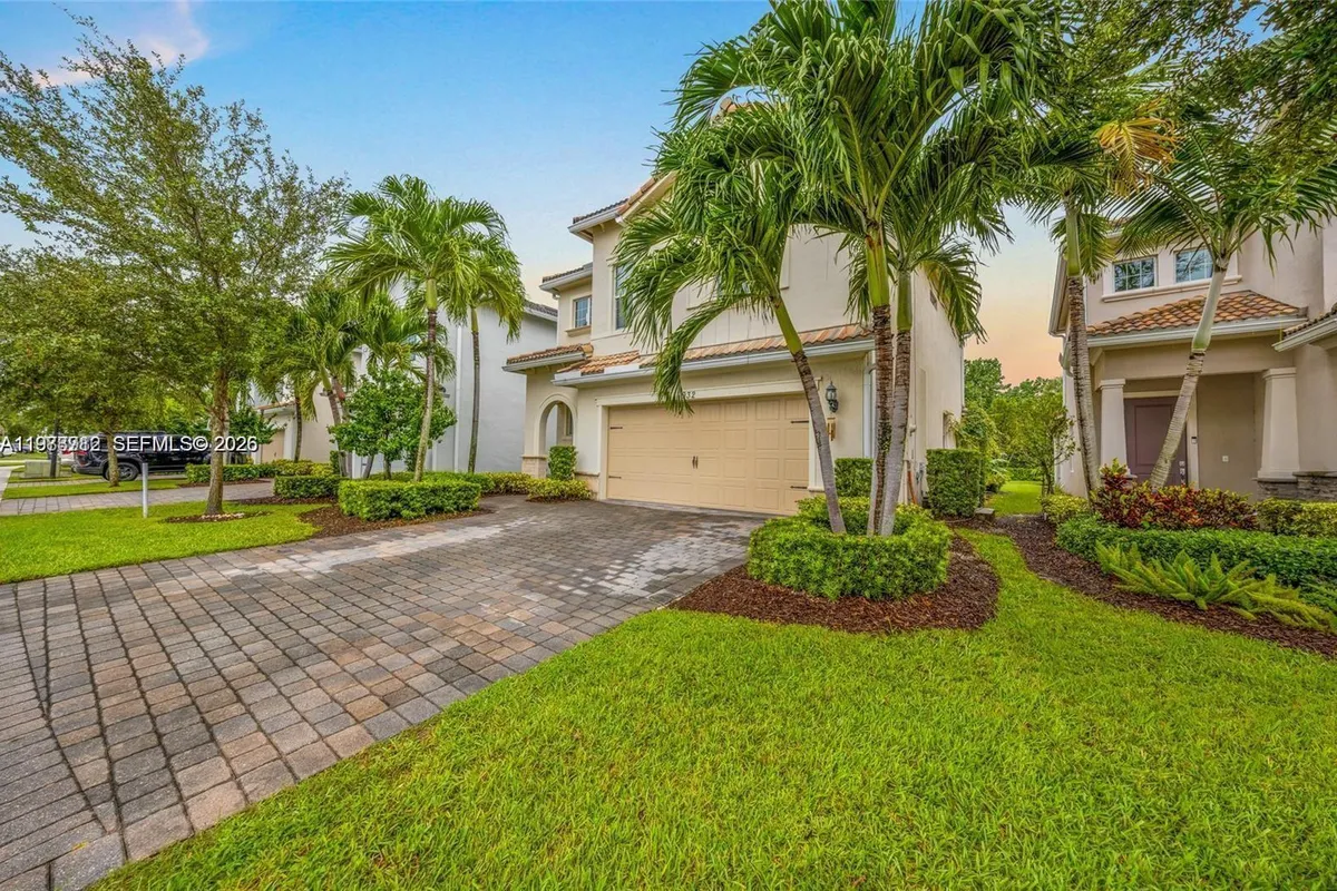 932 Banyan Dr, Hollywood FL 33021