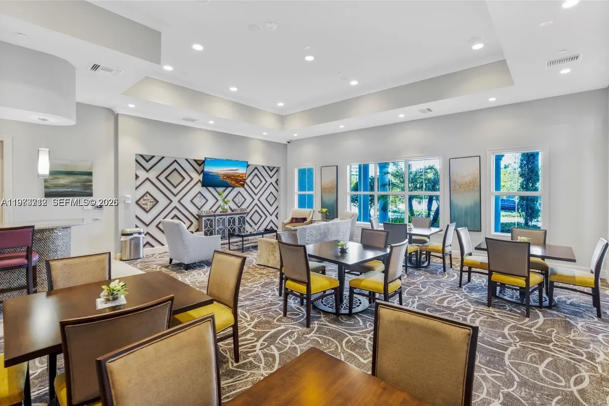 932 Banyan Dr, Hollywood FL 33021