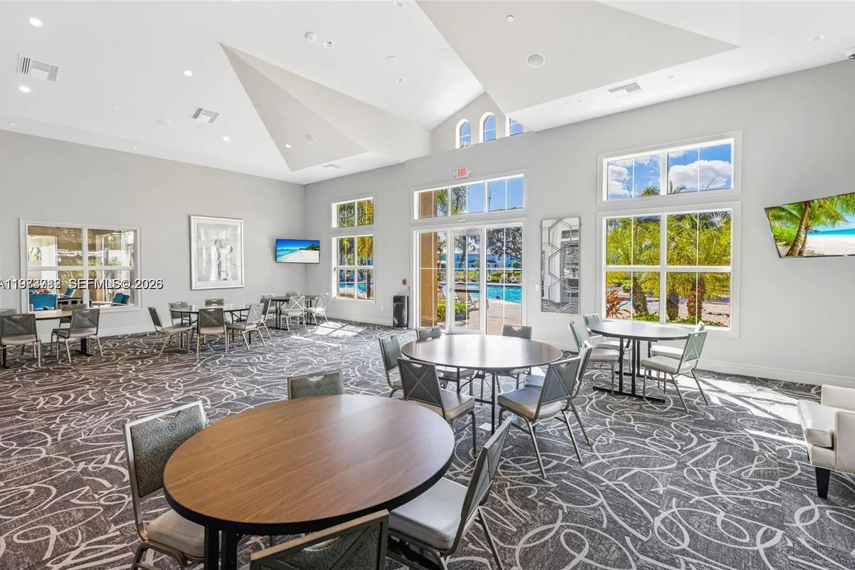 932 Banyan Dr, Hollywood FL 33021