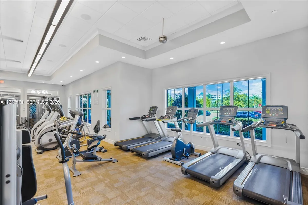 932 Banyan Dr, Hollywood FL 33021