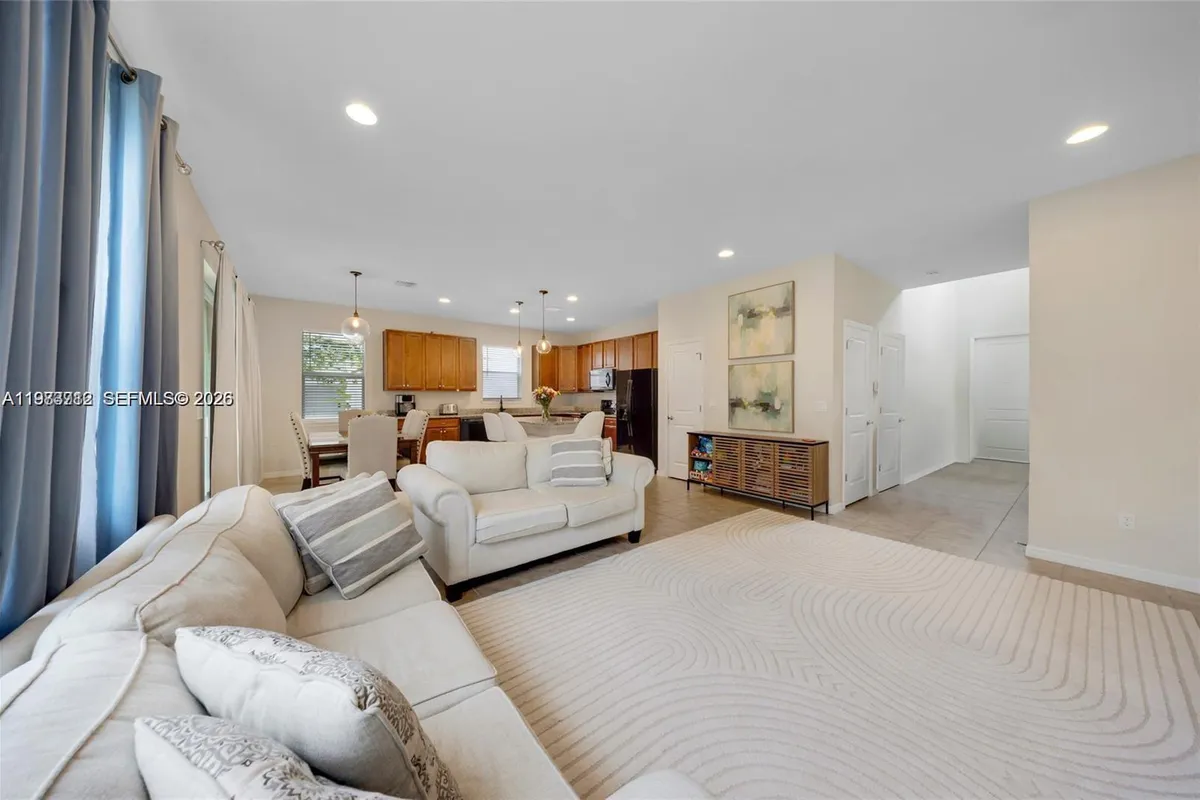 932 Banyan Dr, Hollywood FL 33021