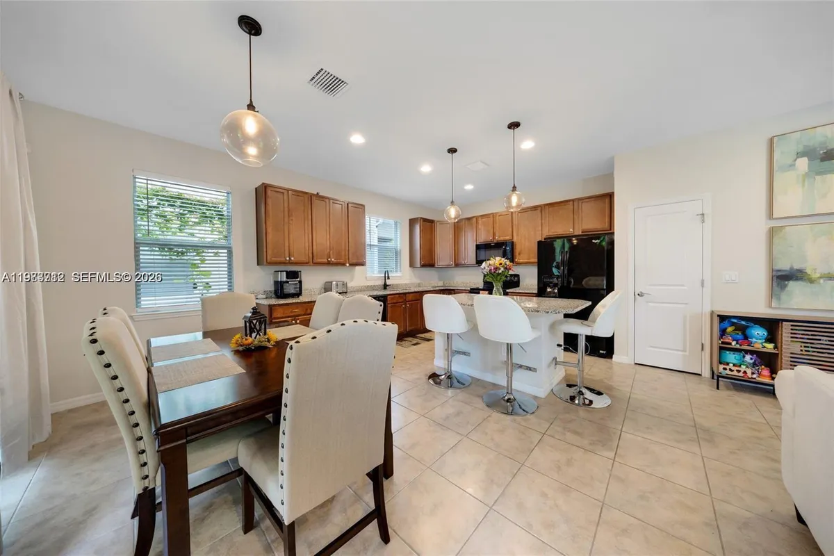 932 Banyan Dr, Hollywood FL 33021