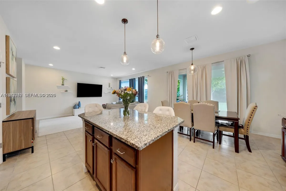 932 Banyan Dr, Hollywood FL 33021