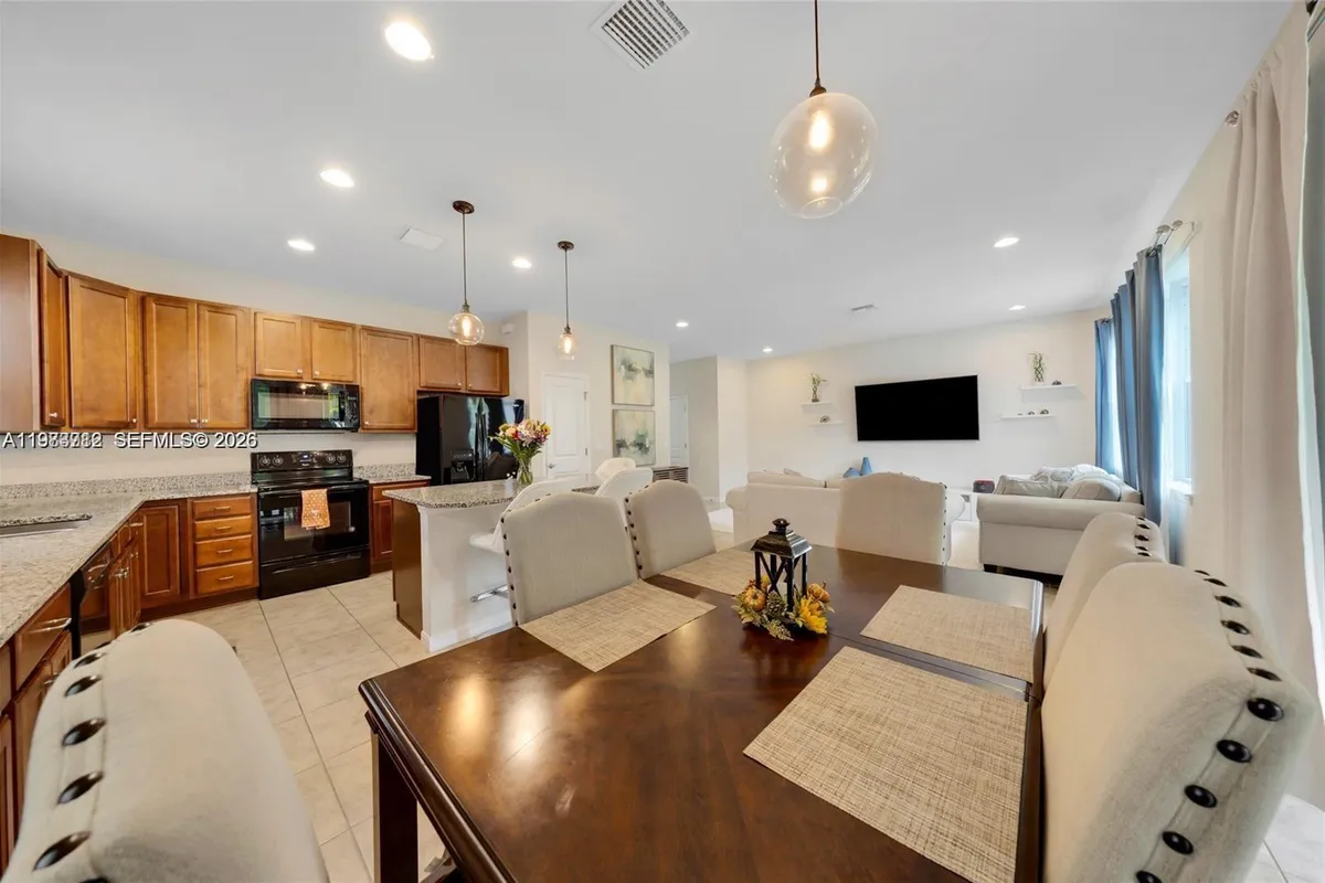 932 Banyan Dr, Hollywood FL 33021