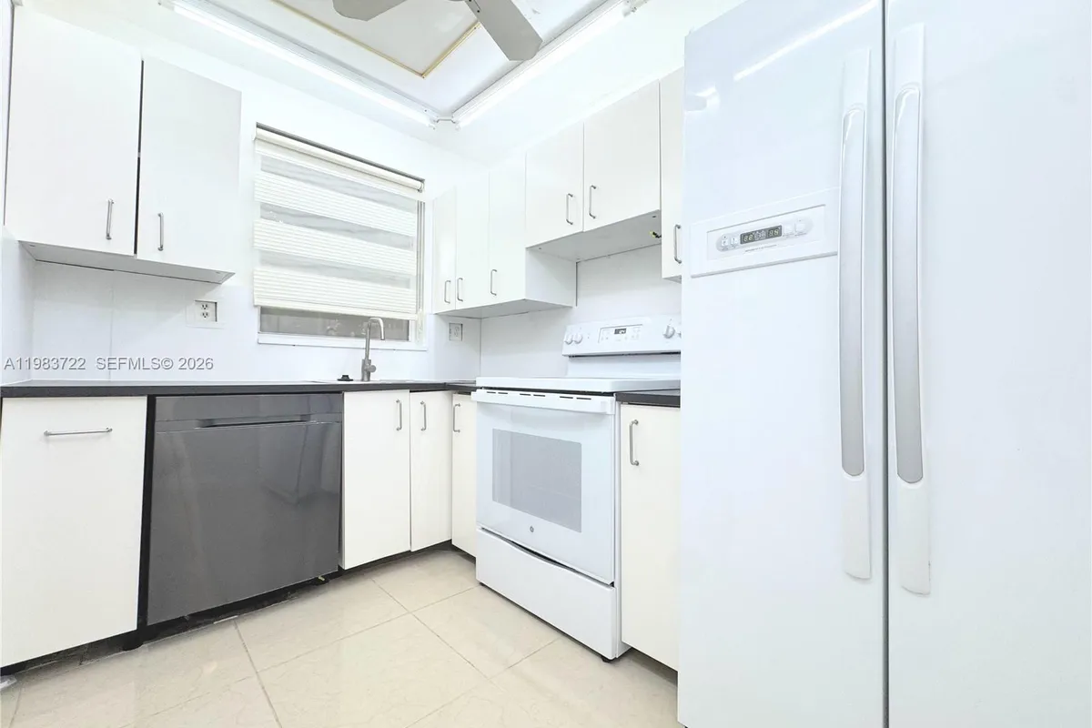 9900 Sunrise Lakes Blvd # 102, Sunrise FL 33322