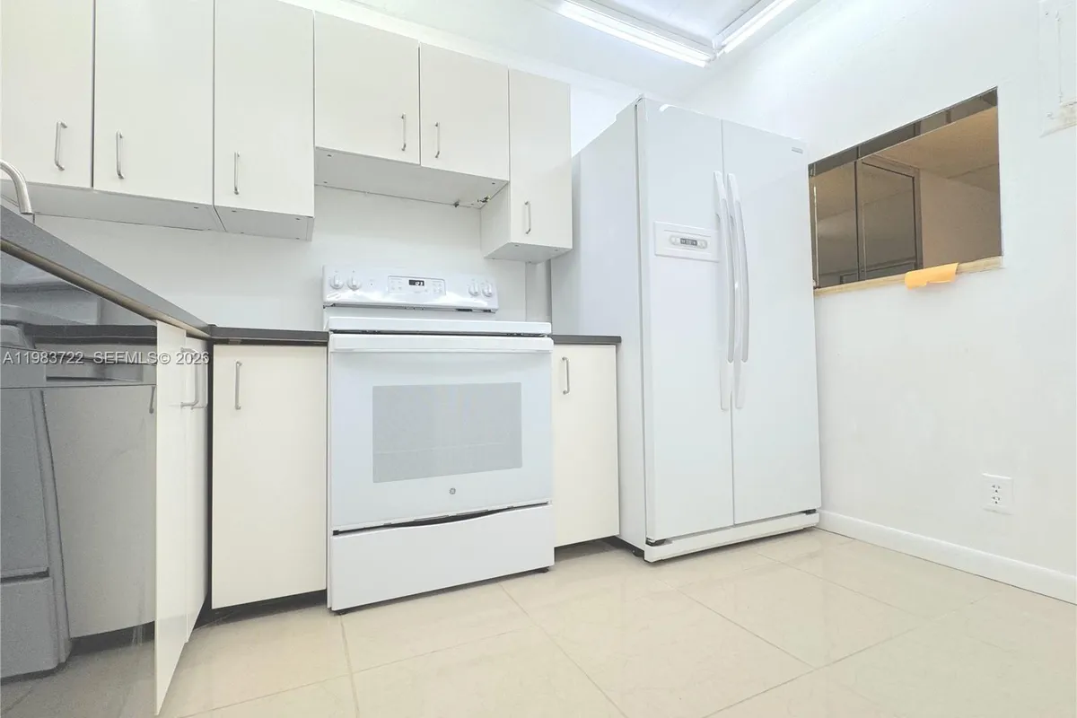 9900 Sunrise Lakes Blvd # 102, Sunrise FL 33322