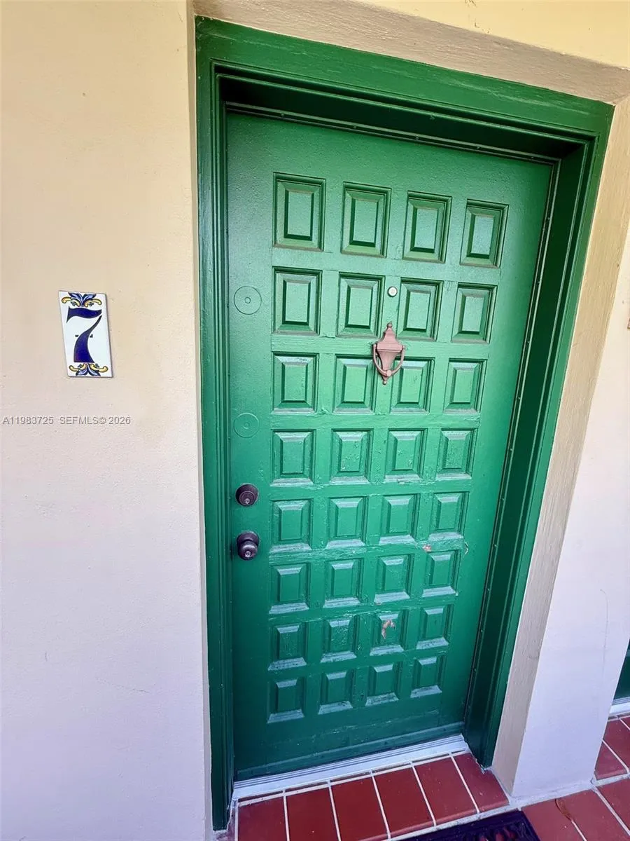 335 Navarre Ave # 7, Coral Gables FL 33134