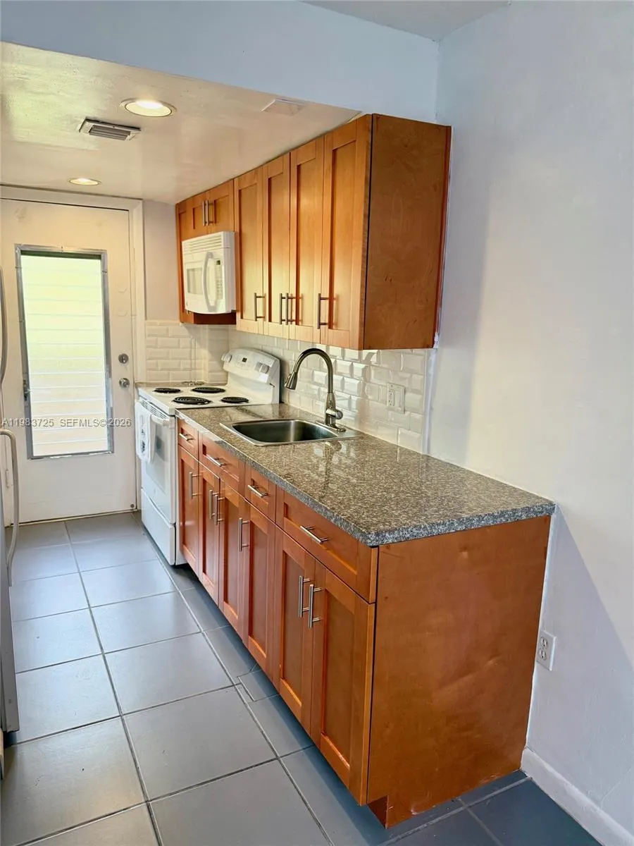 335 Navarre Ave # 7, Coral Gables FL 33134