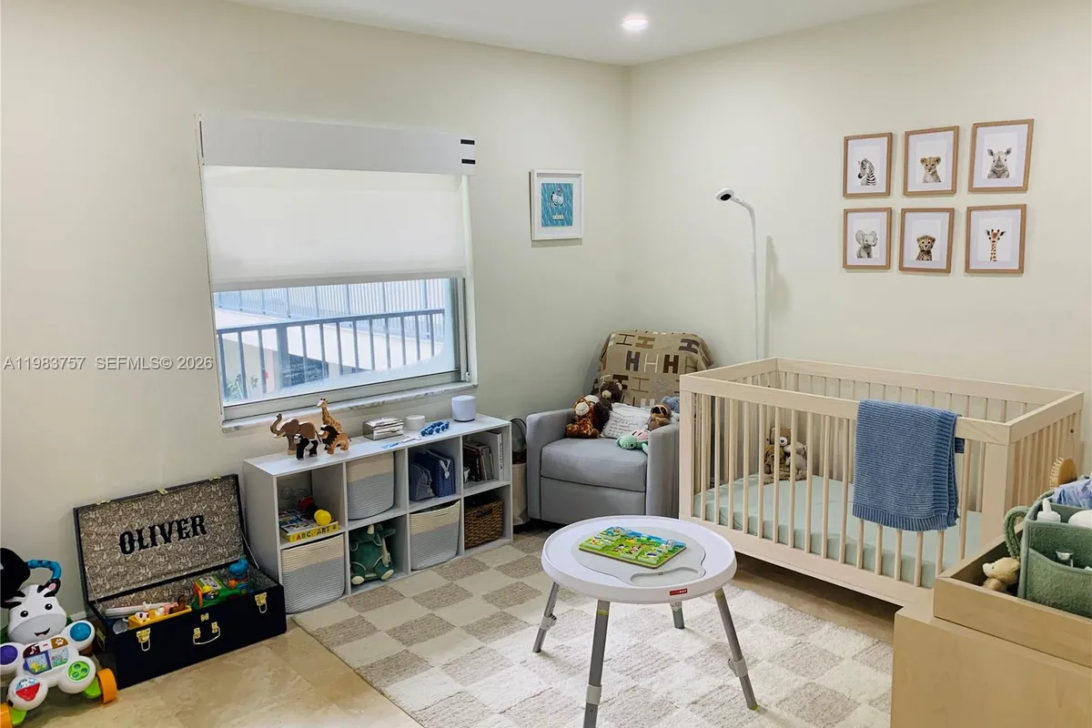 6815 Edgewater Dr # 105, Coral Gables FL 33133