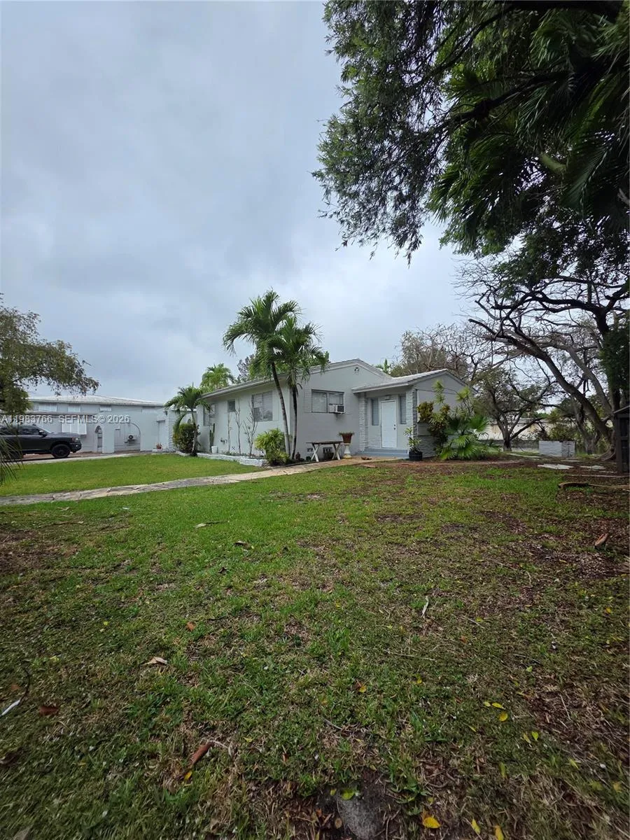 1 Esplanade Dr # 1, Miami Springs FL 33166