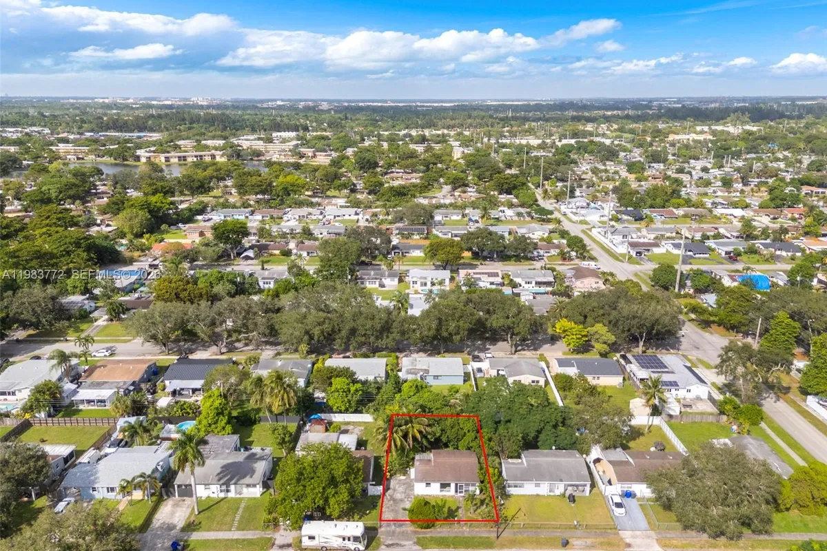 6831 Greene St, Hollywood FL 33024