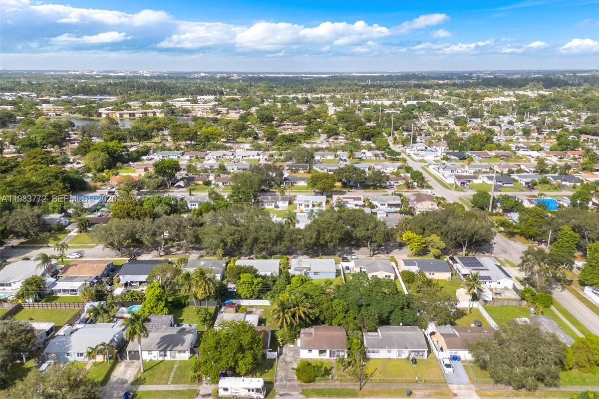 6831 Greene St, Hollywood FL 33024