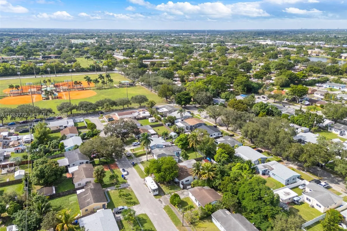 6831 Greene St, Hollywood FL 33024