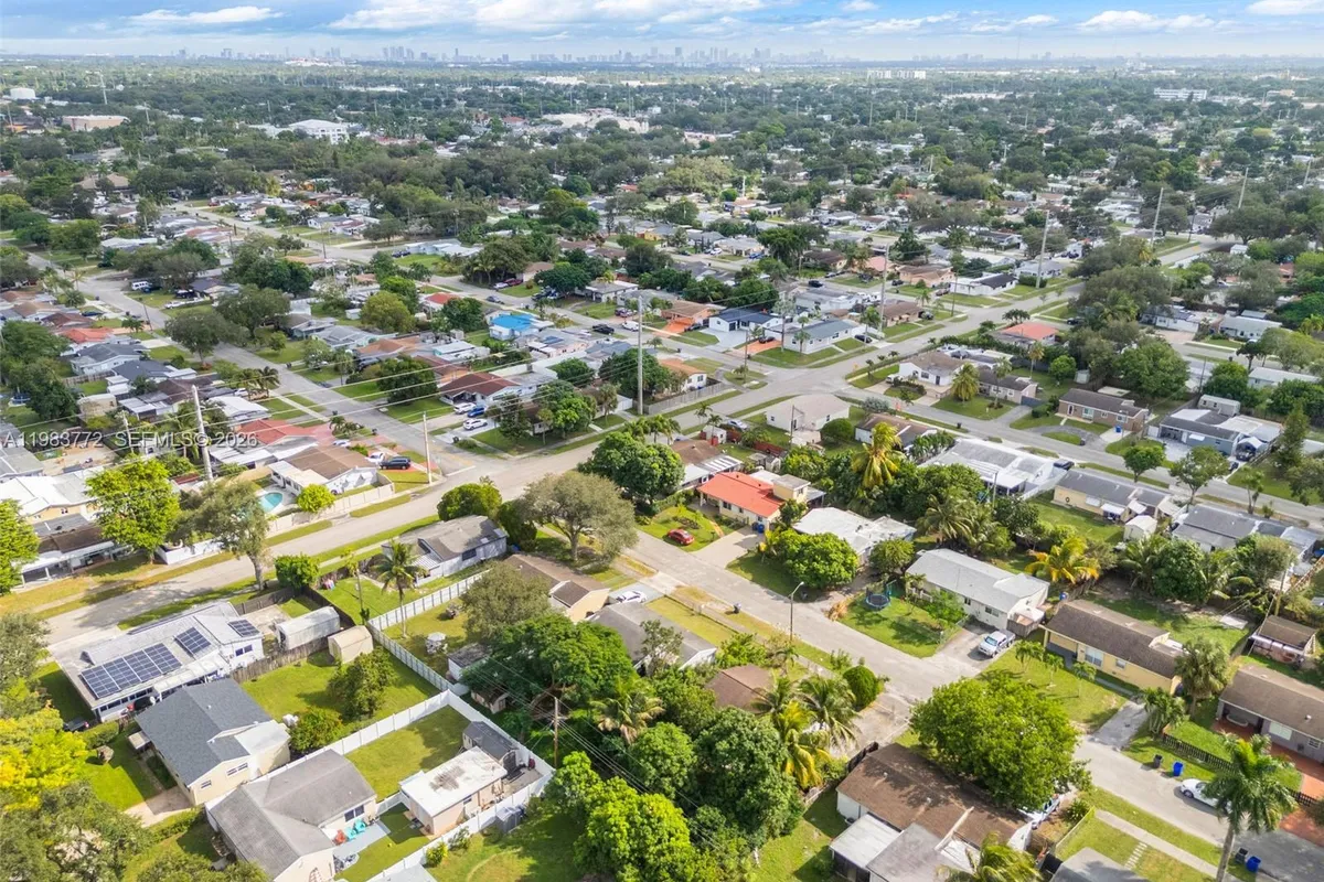 6831 Greene St, Hollywood FL 33024