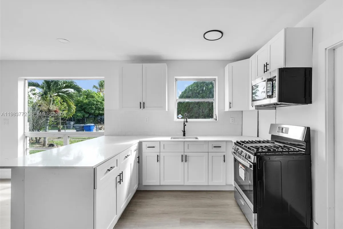 6831 Greene St, Hollywood FL 33024